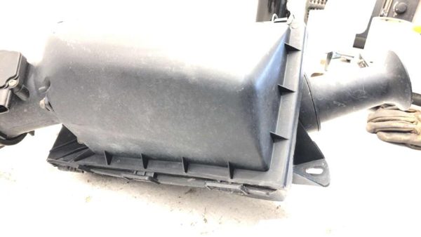 03-04 Town Car Complete Air Intake Cleaner Filter Box Housing With Tube Oem 4.6L — photo 8