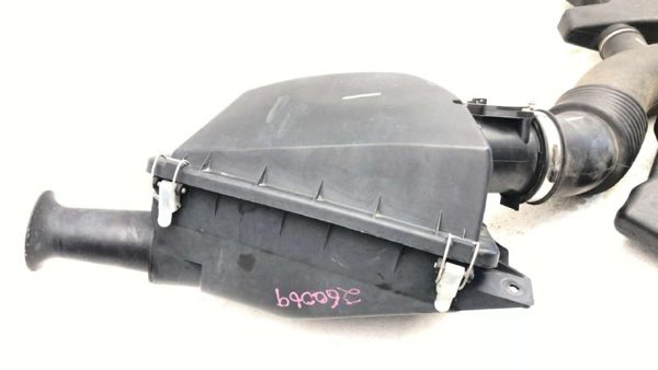 03-04 Town Car Complete Air Intake Cleaner Filter Box Housing With Tube Oem 4.6L — photo 6