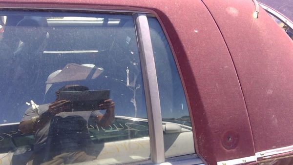 1993 Cadillac Fleetwood Driver Left Rear Vent Window Back Door Glass With Frame — photo 3