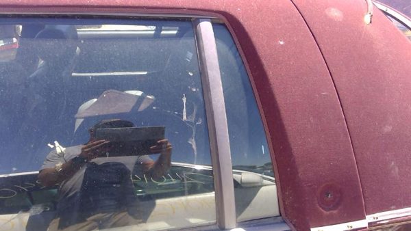 1993 Cadillac Fleetwood Driver Left Rear Vent Window Back Door Glass With Frame — photo 4