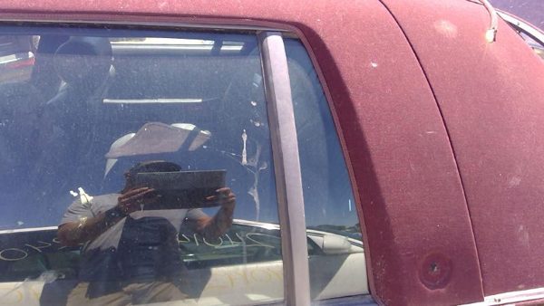 1993 Cadillac Fleetwood Driver Left Rear Vent Window Back Door Glass With Frame — photo 6