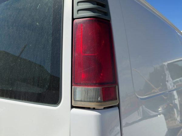 2000-2002 Chevy Express 2500 Passenger Right Tail Light Brake Lamp Oem Rear — photo 3