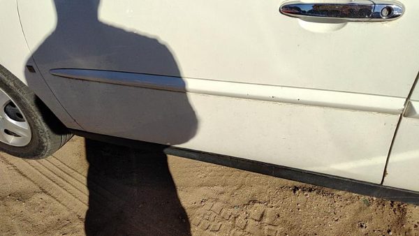 05-09 Lacrosse Driver Left Front Moulding From Door Oem Trim Strip White 40U — photo 1