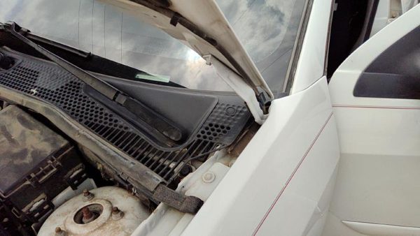 2000 Ford Focus Hood Hinge LH Station Wagon White Yz — photo 5