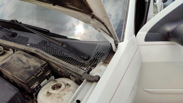 2000 Ford Focus Hood Hinge LH Station Wagon White Yz — photo 4