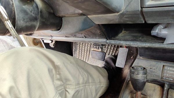1986-1994 Chevy S10 Blazer Lower Dash Under Column Knee Bolster Trim Panel Black — photo 2