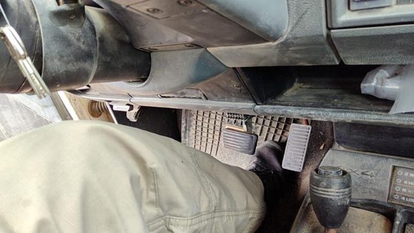1986-1994 Chevy S10 Blazer Lower Dash Under Column Knee Bolster Trim Panel Black — photo 3