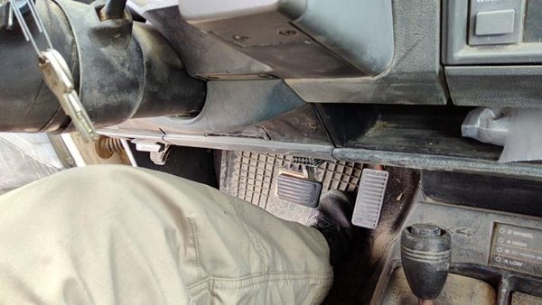 1986-1994 Chevy S10 Blazer Lower Dash Under Column Knee Bolster Trim Panel Black — photo 1