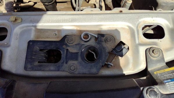 2007-2009 Chevy Equinox Hood Latch Assembly With Bracket Oem 89025456 — photo 3