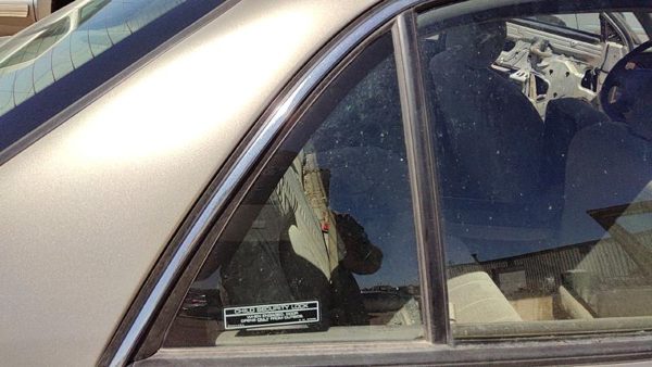 97-04 Century Passenger Right Rear Vent Window Back Door Glass With Frame Oem — photo 3