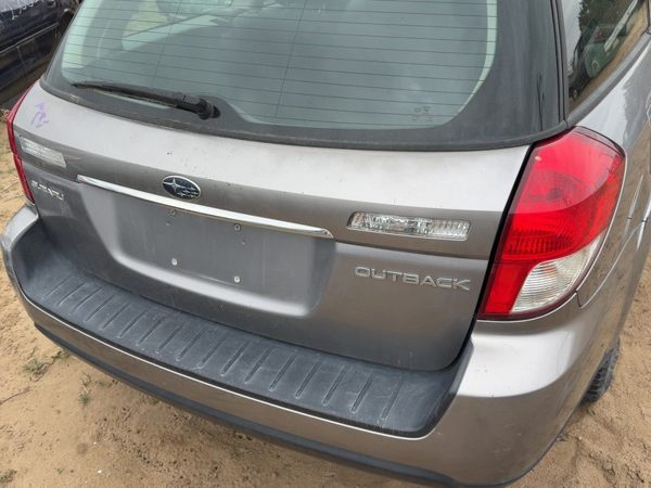 2009 Subaru Legacy Trunk/decklid/hatch/tailgate Silver Slq — photo 1