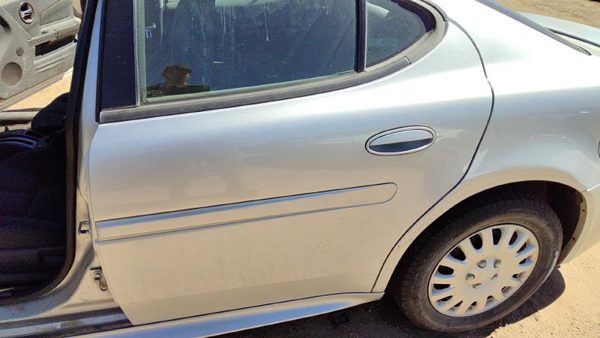 2004 Pontiac Grand Prix Rear Door LH Silver 12U — photo 2