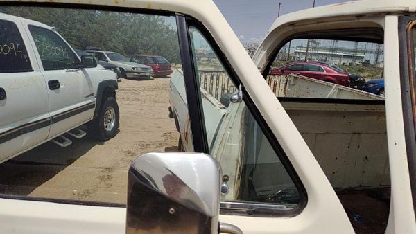 81-86 Ram W250 Passenger Right Front Vent Window Small Door Glass With Frame — photo 1