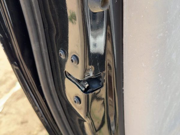 1999-2003 Ford F150 Driver Left Front Door Latch With Rods/Cables Oem — photo 3