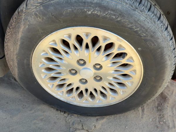 1996-1997 Chrysler Town & Country 16" Aluminum Wheel Oem Factory Rim #1 16X6-1/2 — photo 1