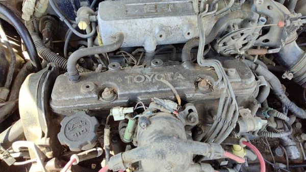 1986 Toyota Camry Valve Cover 2.0L 2SELC — photo 2