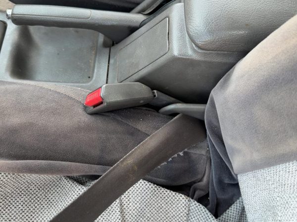 1990 Subaru Legacy Driver Left Front Seat Belt Buckle Receiver Oem Gray — photo 2