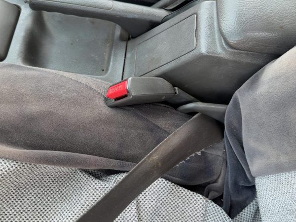 1990 Subaru Legacy Driver Left Front Seat Belt Buckle Receiver Oem Gray — photo 3
