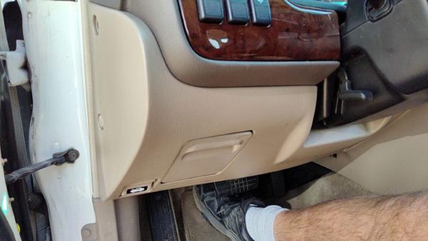 2000 Subaru Legacy Dash Panel Tan 040 — photo 3