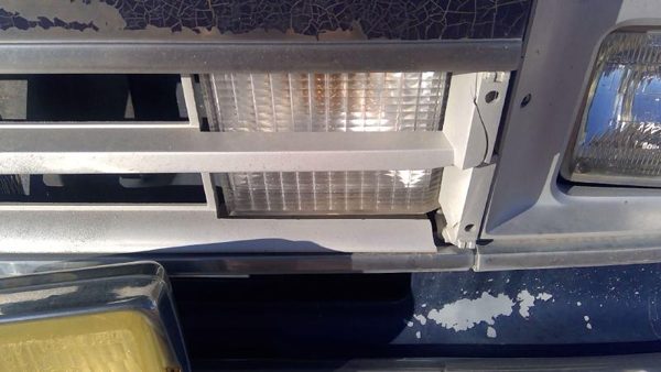 1989 Chevy G20 Van Driver Left Front Turn Signal Light Lamp Oem Grille Mounted — photo 3