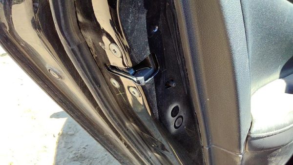 2017-2019 Nissan Sentra Driver Left Rear Door Latch With Rods/Cables Oem Back — photo 2
