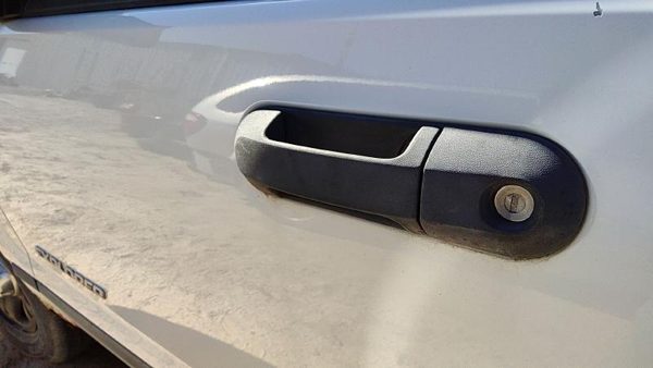 2005 Ford Explorer Outside Door Handle LH 4DR — photo 2