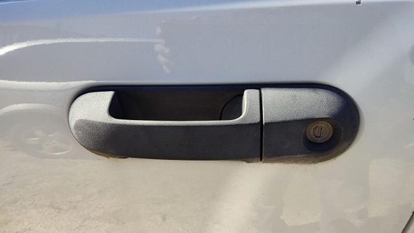 2005 Ford Explorer Outside Door Handle LH 4DR — photo 1