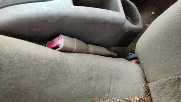 1997 Ford Escort Driver Left Front Seat Belt Buckle Receiver Oem Tan — photo 2