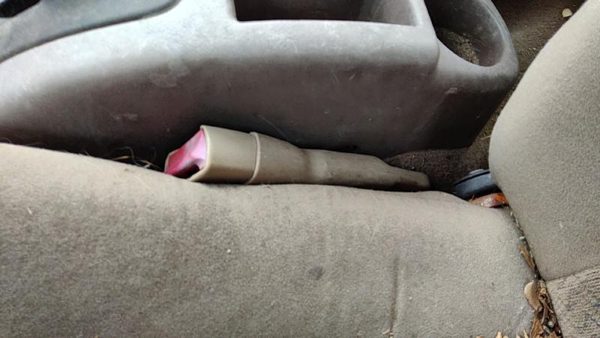 1997 Ford Escort Driver Left Front Seat Belt Buckle Receiver Oem Tan — photo 1