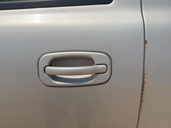 00-06 Suburban 1500 Driver Left Rear Outside Door Handle Back Silver Birch 59U — photo 1