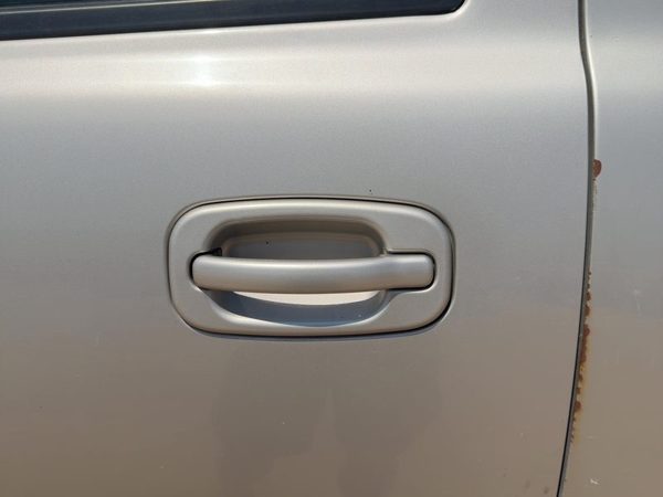 00-06 Suburban 1500 Driver Left Rear Outside Door Handle Back Silver Birch 59U — photo 2