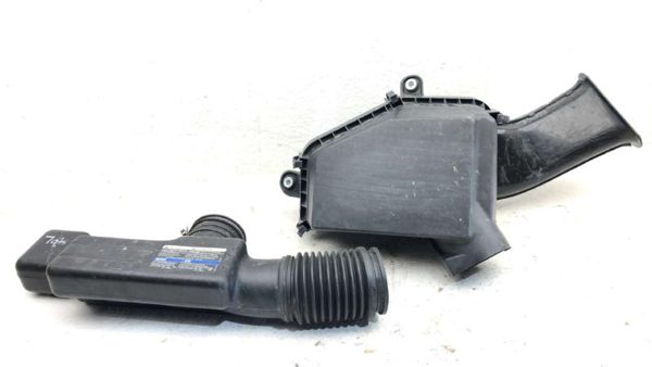 08-09 G8 Complete Air Intake Cleaner Filter Box Housing With Tube Oem 3.6L — photo 1