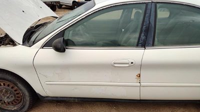 2005 Ford Taurus Front Door LH Wt White