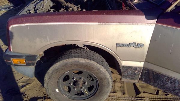 1986 LH Isuzu Pup Pickup Driver Left Front Fender OEM Red 94446989 — photo 4