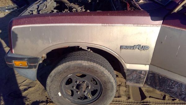 1986 LH Isuzu Pup Pickup Driver Left Front Fender OEM Red 94446989 — photo 3