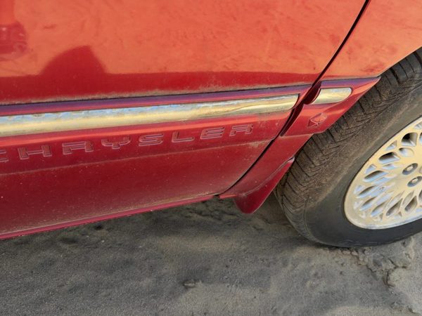 96-00 Town & Country Passenger Right Front Moulding Door Candy Apple Red Ph2 — photo 2