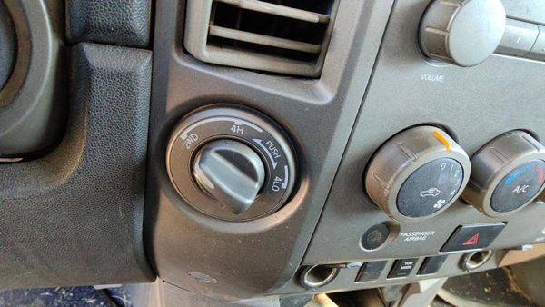 2004-2015 Nissan Titan 4x4 Selector Knob Oem Dash Button 4wd — photo 1