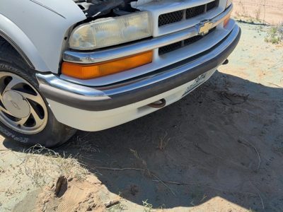 1998-2005 Chevy S10 Blazer Front Bumper With Brackets Assembly Oem White 50U