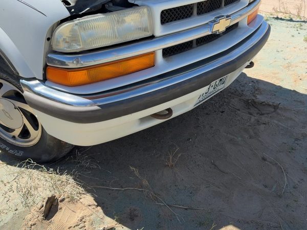 1998-2005 Chevy S10 Blazer Front Bumper With Brackets Assembly Oem White 50U — photo 7