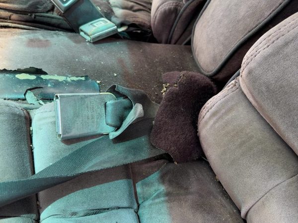 85-90 Buick Park Ave Driver Left Front Seat Belt Buckle Receiver Oem Red — photo 1