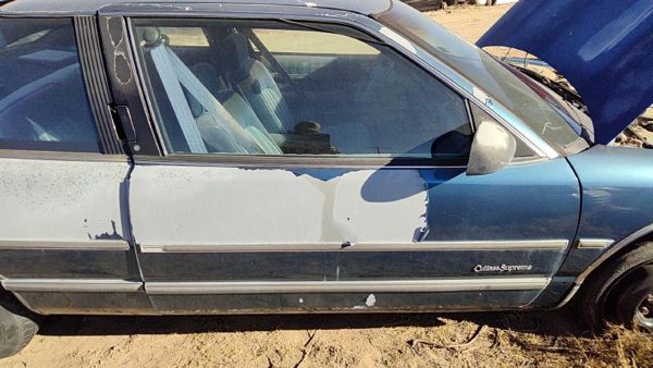 1989 Oldsmobile Cutlass Supreme Front Door RH Blue 12397047 — photo 1