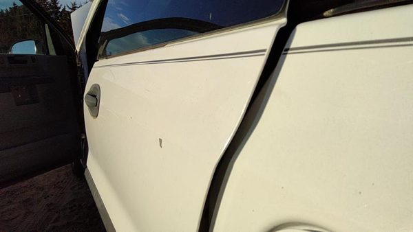 2007 Ford Freestar Rear Door LH Wt White 5F2Z1724623AA — photo 4