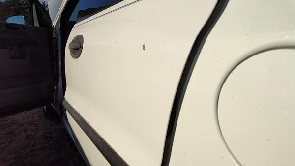 2007 Ford Freestar Rear Door LH Wt White 5F2Z1724623AA — photo 5