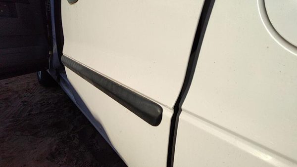 2007 Ford Freestar Rear Door LH Wt White 5F2Z1724623AA — photo 6
