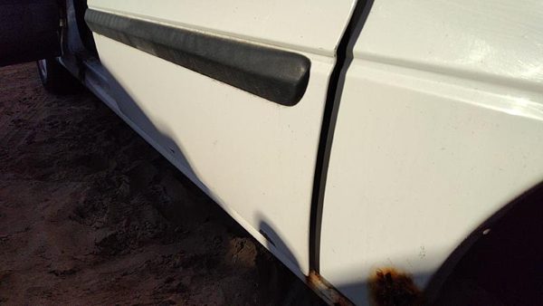 2007 Ford Freestar Rear Door LH Wt White 5F2Z1724623AA — photo 7