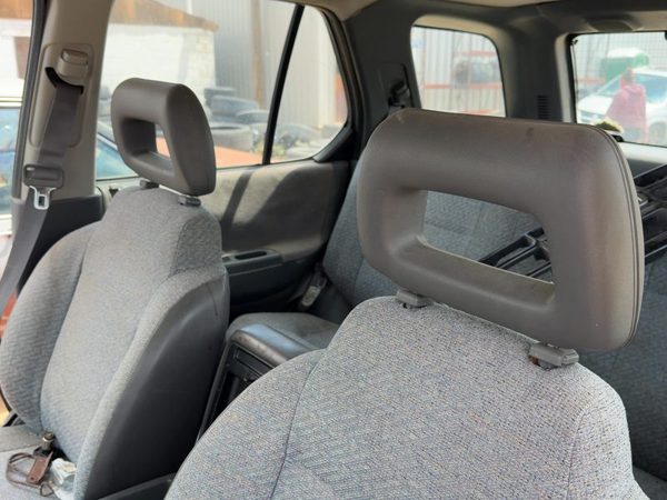 1998-1999 Isuzu Rodeo Pair Of Front Headrests Oem Left Right Set Seat 8971596590 — photo 3