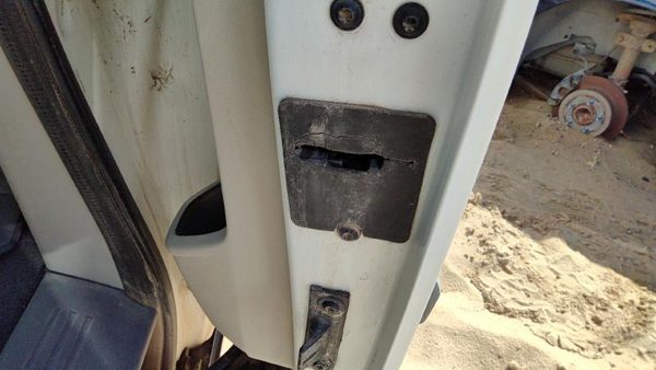 08-20 Dodge Grand Caravan Driver Left Rear Door Latch With Rods/Cables Oem Back — photo 1
