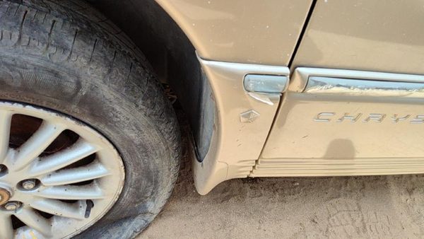 96-00 Town & Country Driver Left Moulding From Fender Oem Trim Strip Gold — photo 3