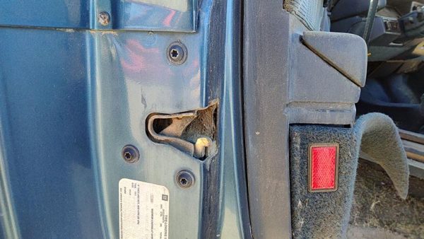 1988-1991 Olds Cutlass Cierra Driver Left Front Door Latch With Rods/Cables Oem — photo 1