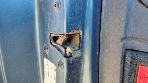 1988-1991 Olds Cutlass Cierra Driver Left Front Door Latch With Rods/Cables Oem — photo 2